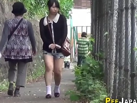 Urinating japanese babe